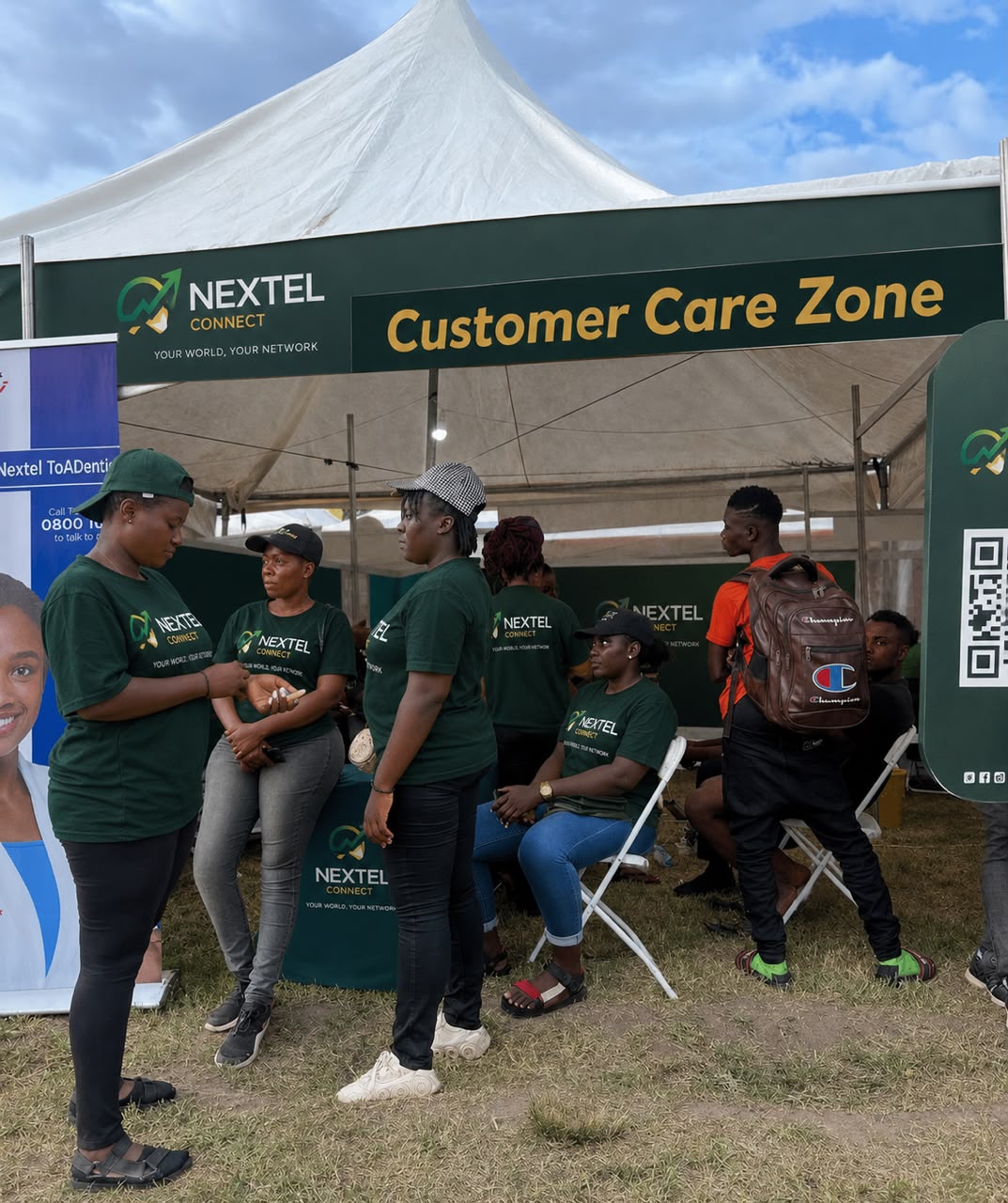 Nextel Connect Customer Care Zone tent with support staff